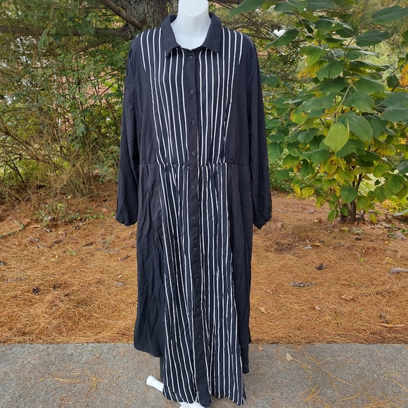 Bloomchic Women's Black and White Stipe Calf Length Dress Size 22 24 NWT - Picture 1 of 10